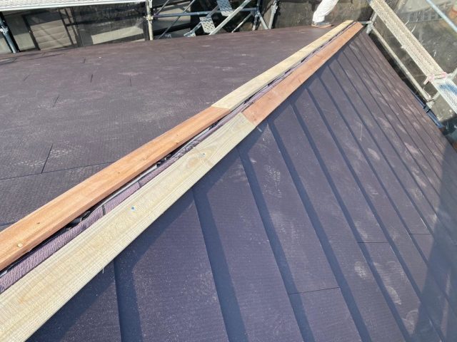 加古川市のカバー工事で棟板金新設